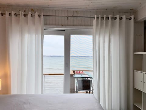 Waters Edge Lakefront with Kayaks Fire Pit and Dock House in Varick