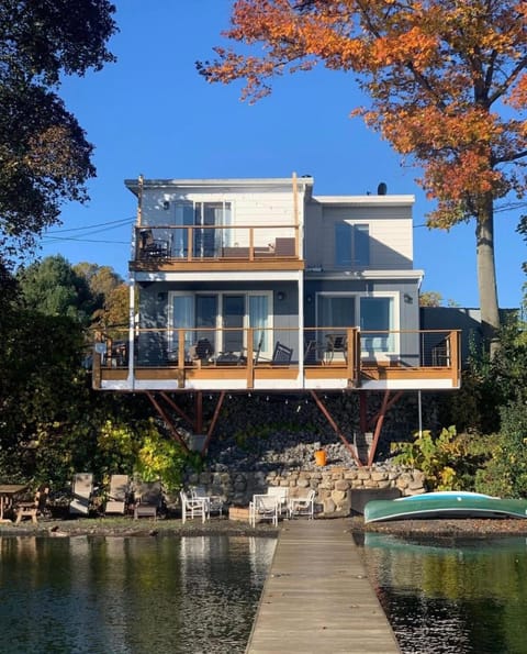 Waters Edge Lakefront with Kayaks Fire Pit and Dock House in Varick