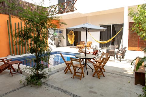 CASA GUAJE 5min to Beach Bacocho and Coral 3Floor House 6 Bedrooms all with AC 8 beds up to 16 Guests Wifi starlink Apartment in Puerto Escondido