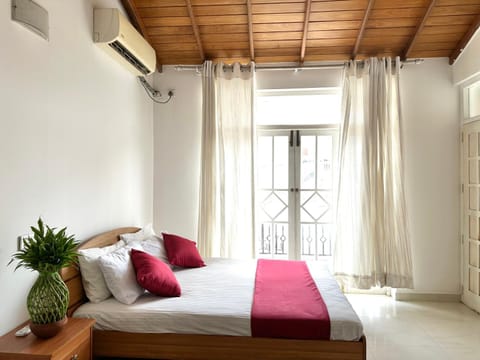 Bed, Photo of the whole room, Bedroom, air conditioner