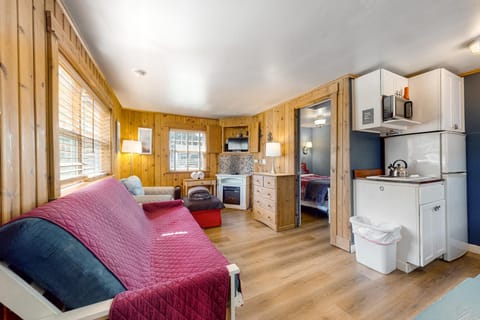 Hidden Villa Cottage #1 - The Nautical Cottage House in Tolovana Park