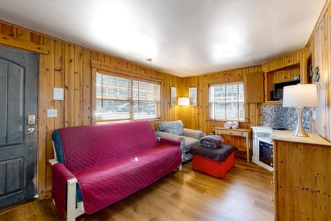 Hidden Villa Cottage #1 - The Nautical Cottage House in Tolovana Park