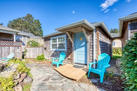 Hidden Villa Cottage #4 - The Ocean Cottage House in Tolovana Park