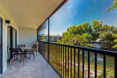 Sandy Shores Apartment in Naples