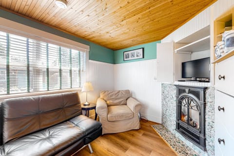 Hidden Villa Cottage #3 - The Garden Cottage House in Tolovana Park