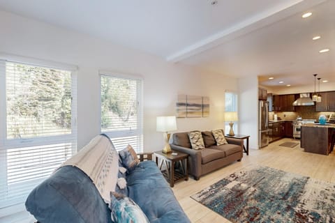 Serenity at Deerhaven #B Apartment in Gold Beach