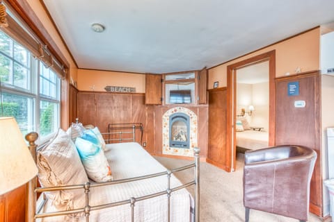 Hidden Villa Cottage #6 - The Starfish Cottage House in Tolovana Park