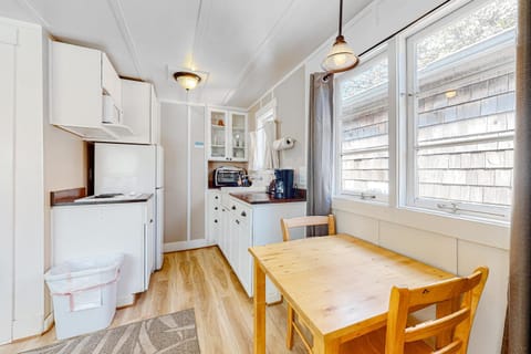 Hidden Villa Cottage #2 - The Shell Cottage House in Tolovana Park