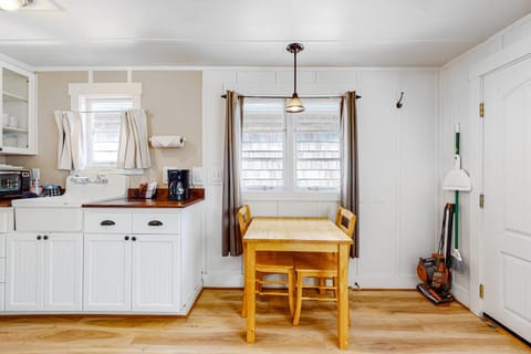 Hidden Villa Cottage #2 - The Shell Cottage House in Tolovana Park