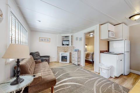 Hidden Villa Cottage #2 - The Shell Cottage House in Tolovana Park