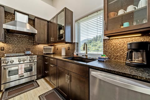 Serenity at Deerhaven #C Apartment in Gold Beach