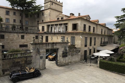 Facade/entrance, Off site