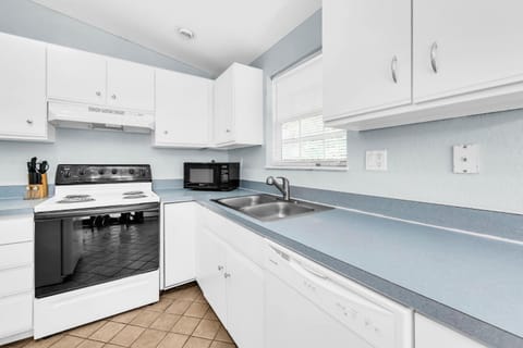 Gone to the Beach cozy small home located near beach House in Seagrove Beach