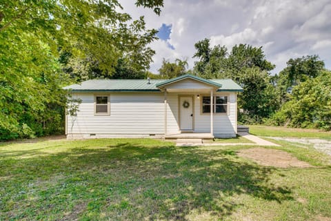 Less Than 1 Mi to Cherokee Casino Sallisaw! Home Near I-40 House in Ozark Mountains