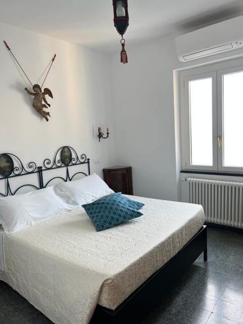 Bed, Photo of the whole room, Bedroom, internet