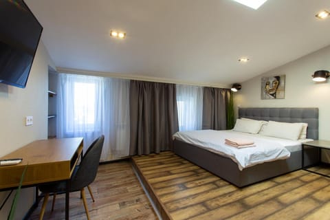 Bed, TV and multimedia, Photo of the whole room