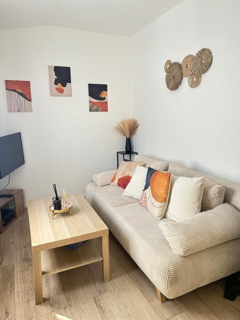 Communal lounge/ TV room, TV and multimedia, Living room, Seating area