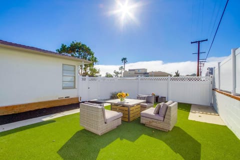 Property building, Day, Neighbourhood, Summer, Beach, Bedroom