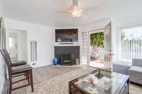 Living room, Photo of the whole room, Seating area, Beach, Area and facilities, air conditioner