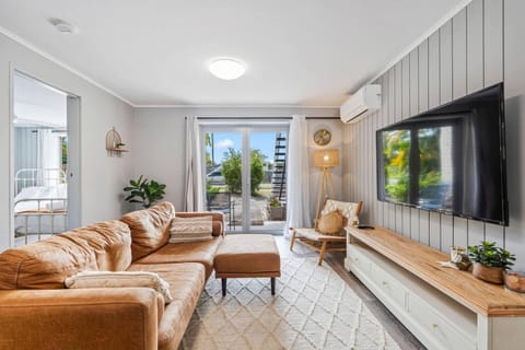 TV and multimedia, Living room, air conditioner