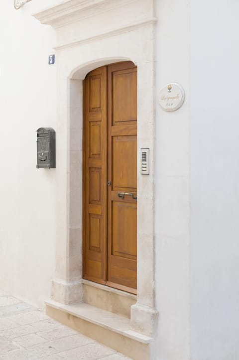 Property building, Facade/entrance, Property logo or sign, Logo/Certificate/Sign