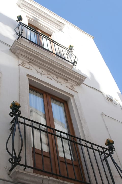 Property building, Balcony/Terrace, Street view