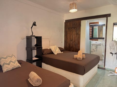 Bed, Bathroom, Bedroom, towels