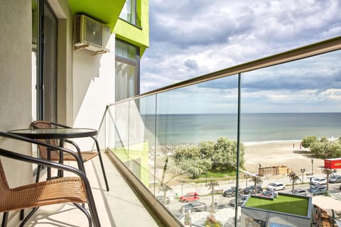 Day, Natural landscape, View (from property/room), Balcony/Terrace, Seating area, Dining area, Beach, Sea view