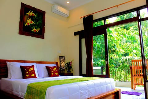 Bed, Photo of the whole room, Bedroom, Garden view