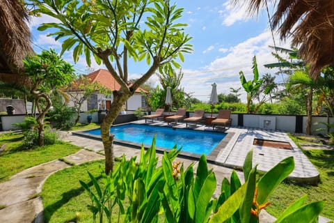 Garden view, Pool view, Swimming pool, sunbed