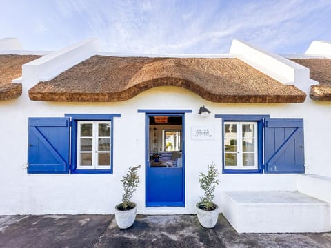 Sandy Bottom Cottage, Langezandt Struisbaai - Coastal escape for up to 6 House in Western Cape