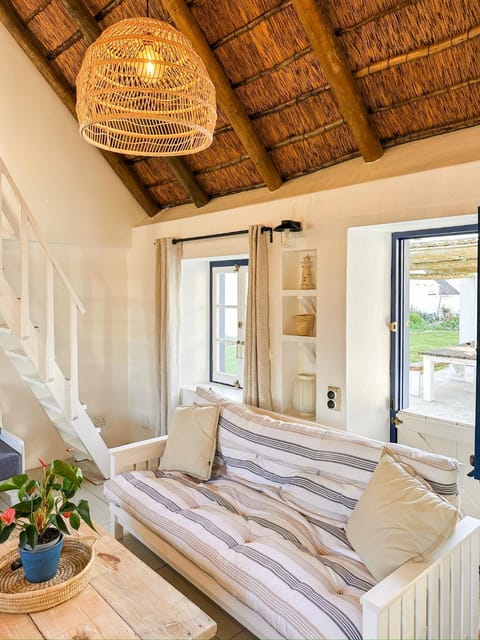 Sandy Bottom Cottage, Langezandt Struisbaai - Coastal escape for up to 6 House in Western Cape