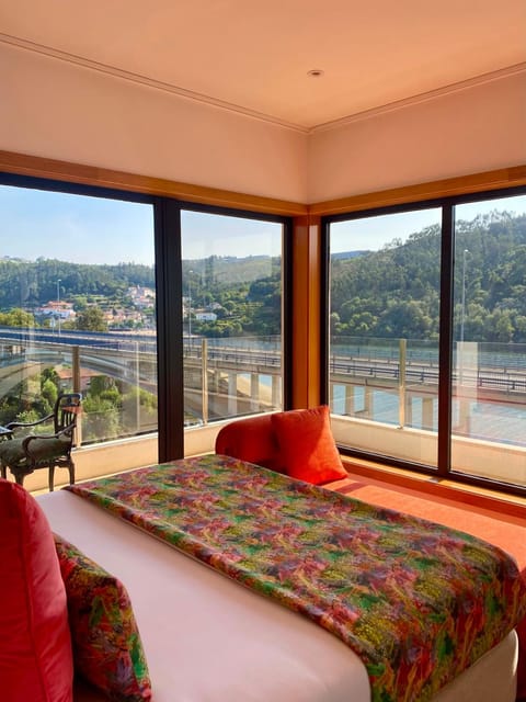 Bedroom, River view, River view