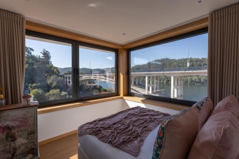 Bed, View (from property/room), Bedroom, River view
