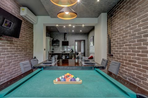 Billiard, Living room