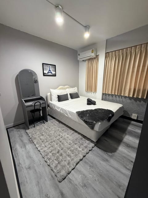 Photo of the whole room, air conditioner