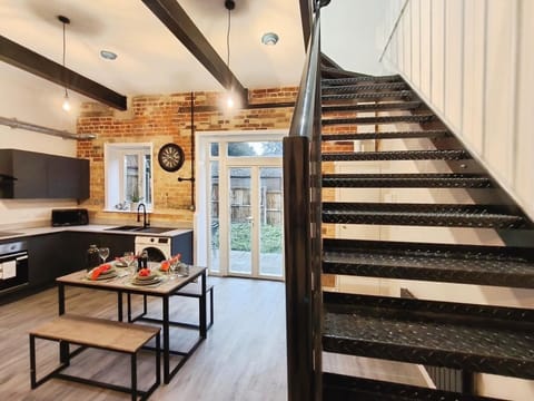 Stylish 2-Bed Home Near A11 House in Breckland District