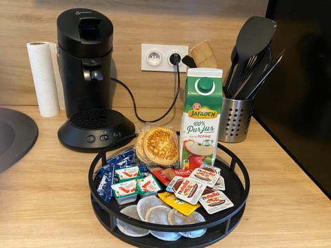 Food and drinks, Continental breakfast