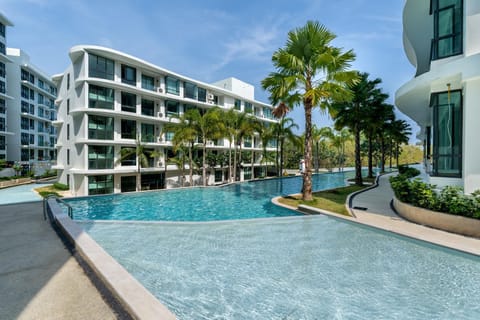 Property building, Pool view, Swimming pool, sunbed