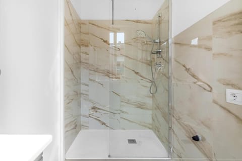 YUDO APPARTAMENTI new cozyflat free wifi e AC 7 min Rho fiera Apartment in Milan