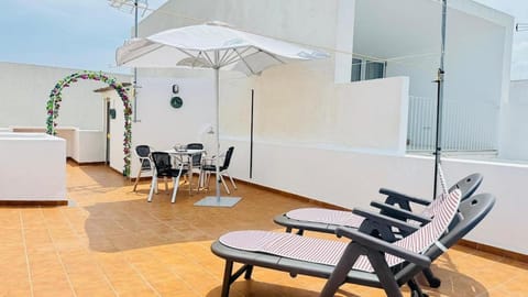 Balcony/Terrace, sunbed