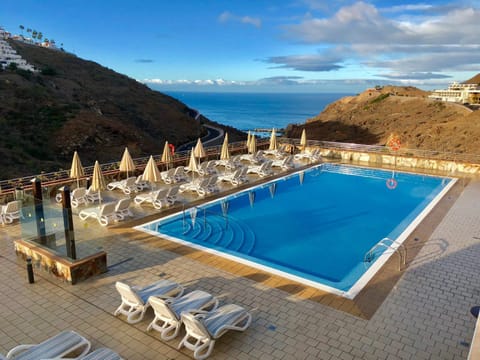 Restaurant/places to eat, Sea view, Swimming pool