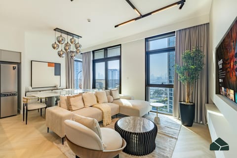 Communal lounge/ TV room, Day, TV and multimedia, Living room, Seating area, Dining area