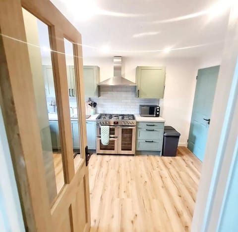 Urban 4BR house - Central-FREE parking-NO PARTY House in Glasgow