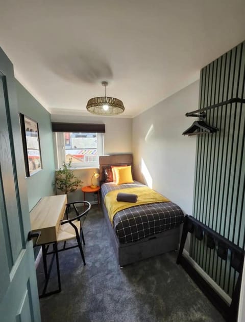 Urban 4BR house - Central-FREE parking-NO PARTY House in Glasgow