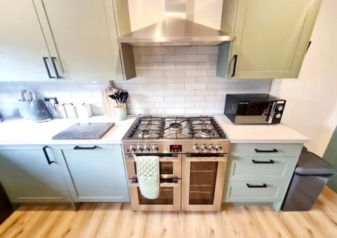 Urban 4BR house - Central-FREE parking-NO PARTY House in Glasgow