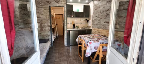 Kitchen or kitchenette, Living room, Dining area