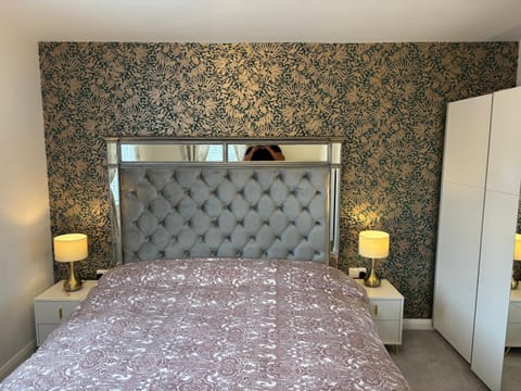 Bed, Photo of the whole room, Bedroom, wardrobe