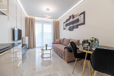 TV and multimedia, Kitchen or kitchenette, Living room, Seating area, Dining area