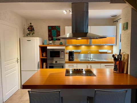 Kitchen or kitchenette, oven, stove